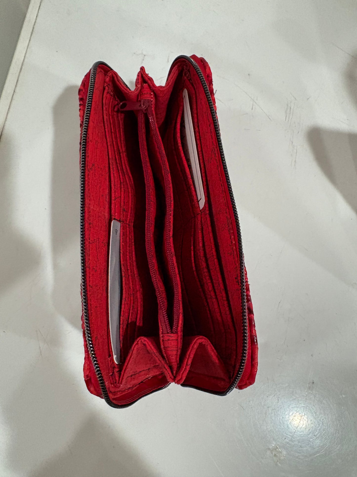 CZAW – Classic Zip Around Wallet