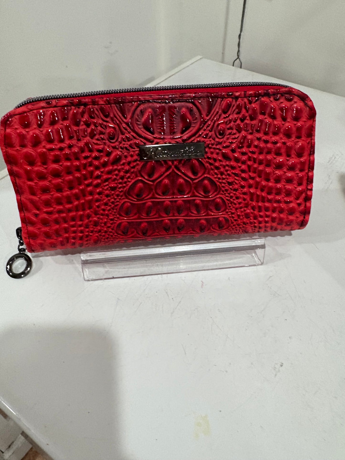 CZAW – Classic Zip Around Wallet