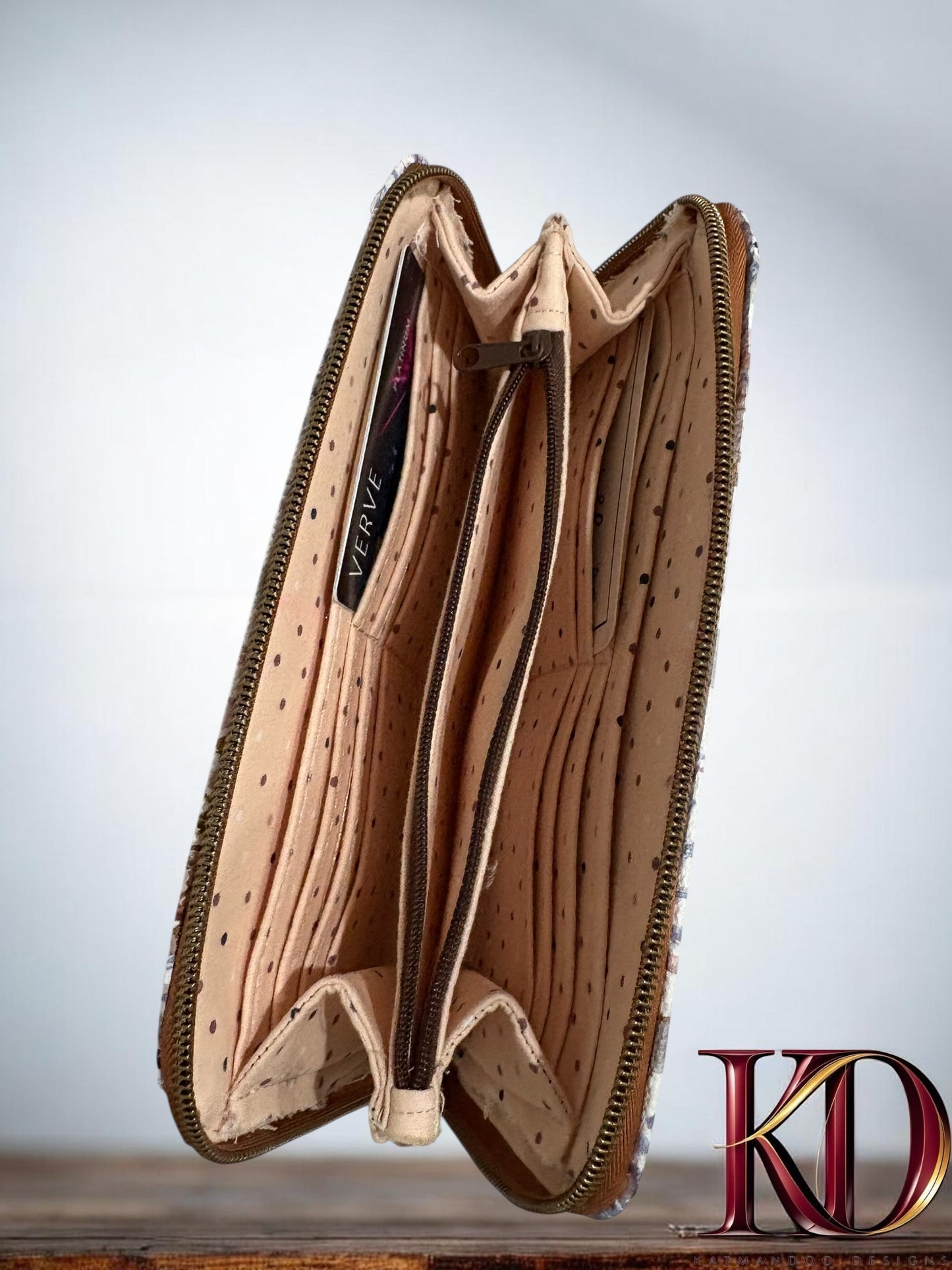 CZAW – Classic Zip Around Wallet