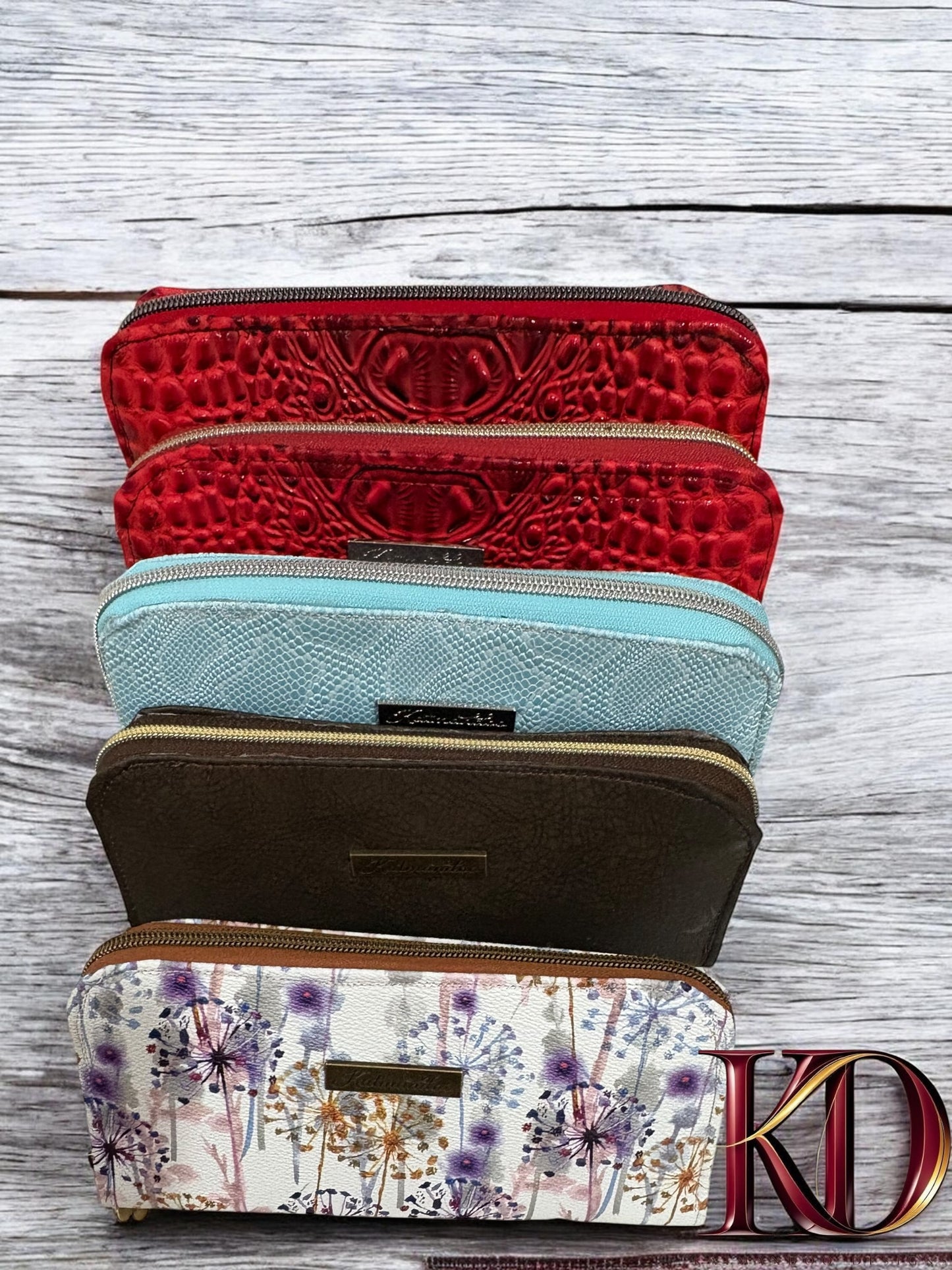 CZAW – Classic Zip Around Wallet