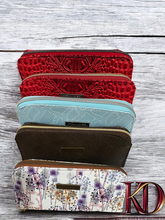 CZAW – Classic Zip Around Wallet