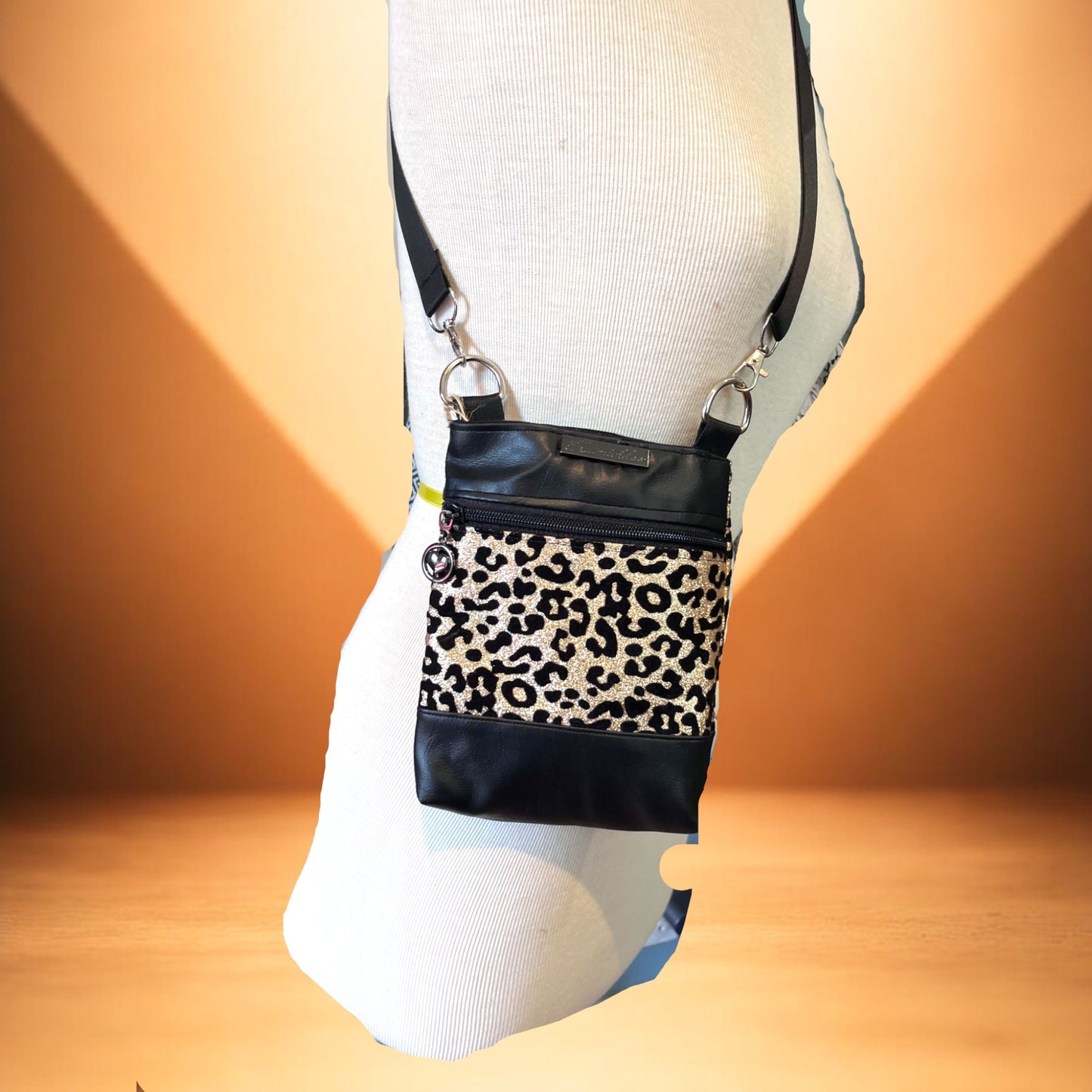 Wanderlust Cellphone bag Cheeta